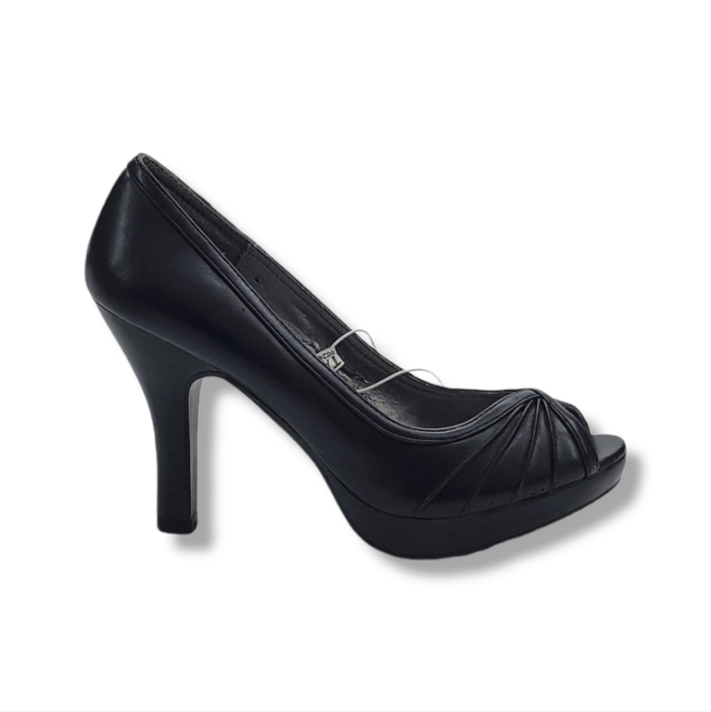 Xhilaration black heels / pumps  NWOT